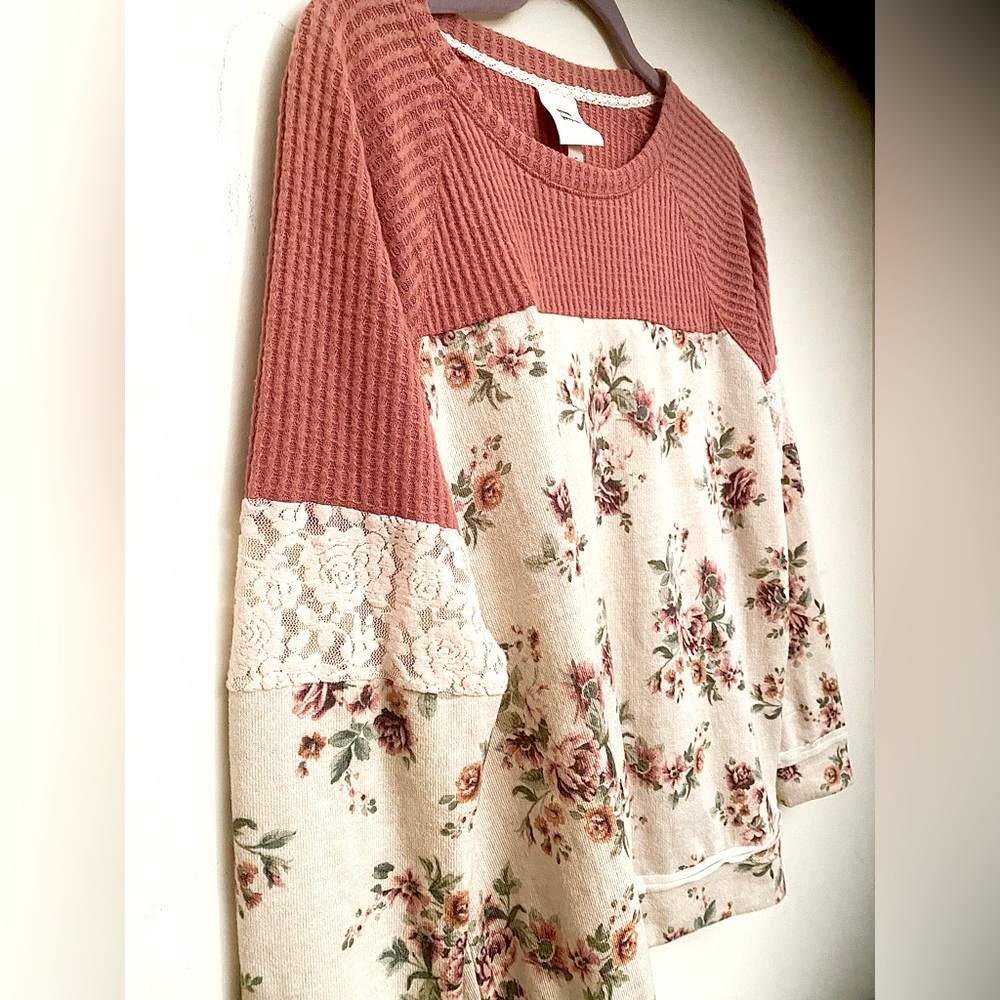 Know Rose Floral and and Lace Top